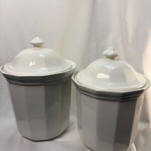 Heritage White
by PFALTZGRAFF set of 2 canisters!